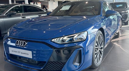 Audi e-tron GT S - Golden stock