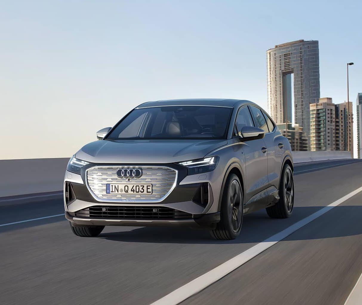 Audi Q4 Sportback e-tron grijs voorkant