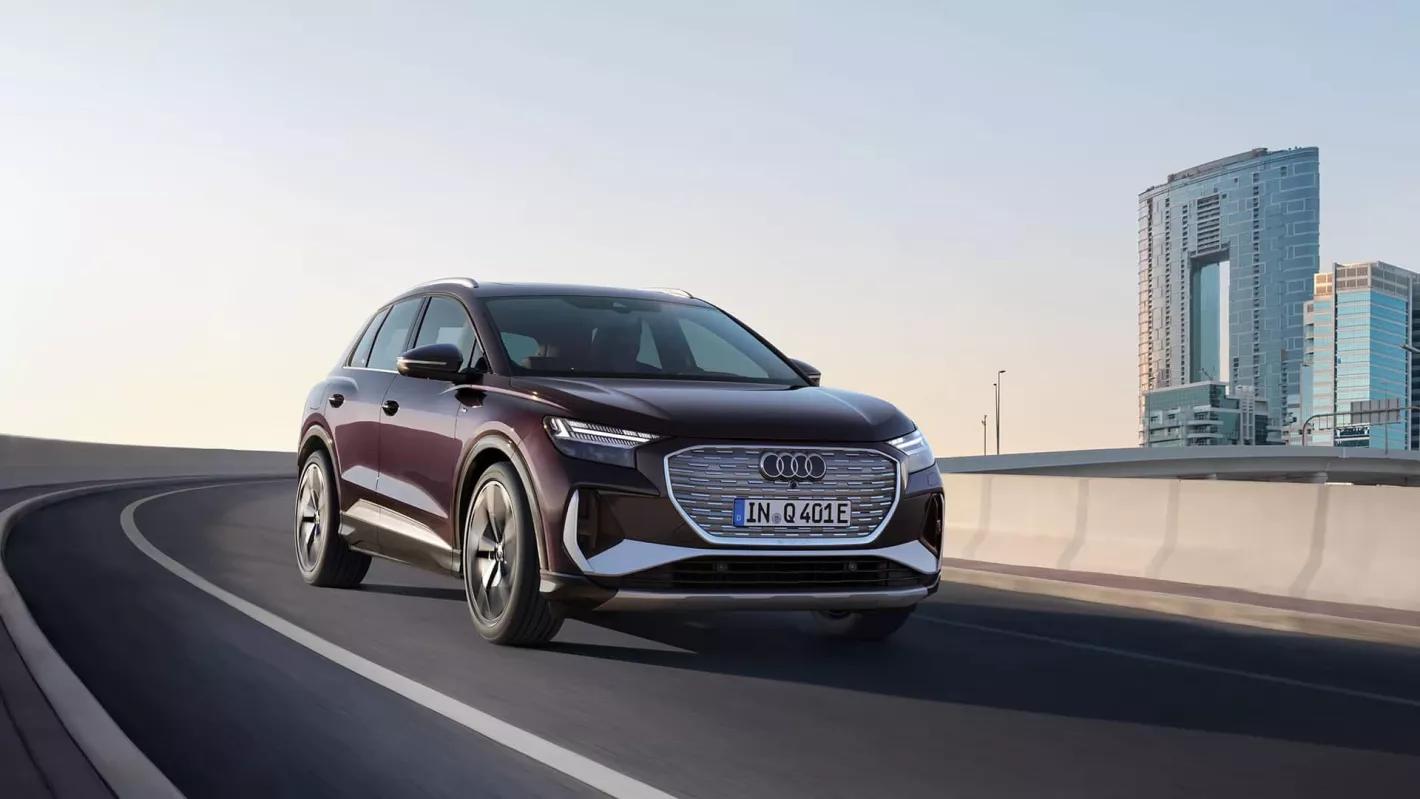 Audi Q4 e-tron exterieur paars voorkant met koplampen