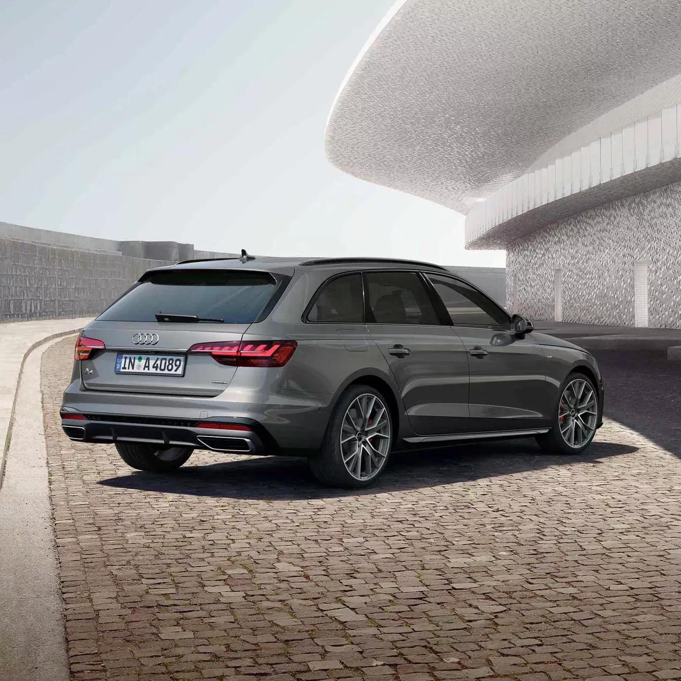 Audi A4 Avant grijs achterkant en achterlichten