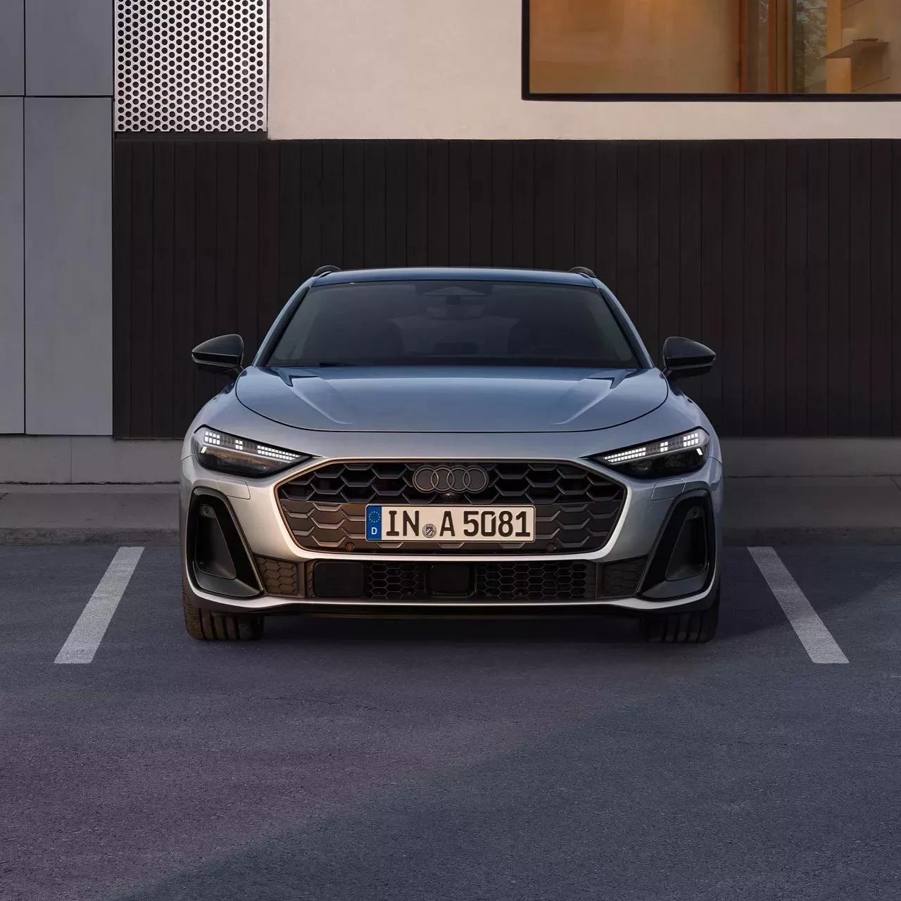Audi A5 Avant grijs voorkant en koplampen