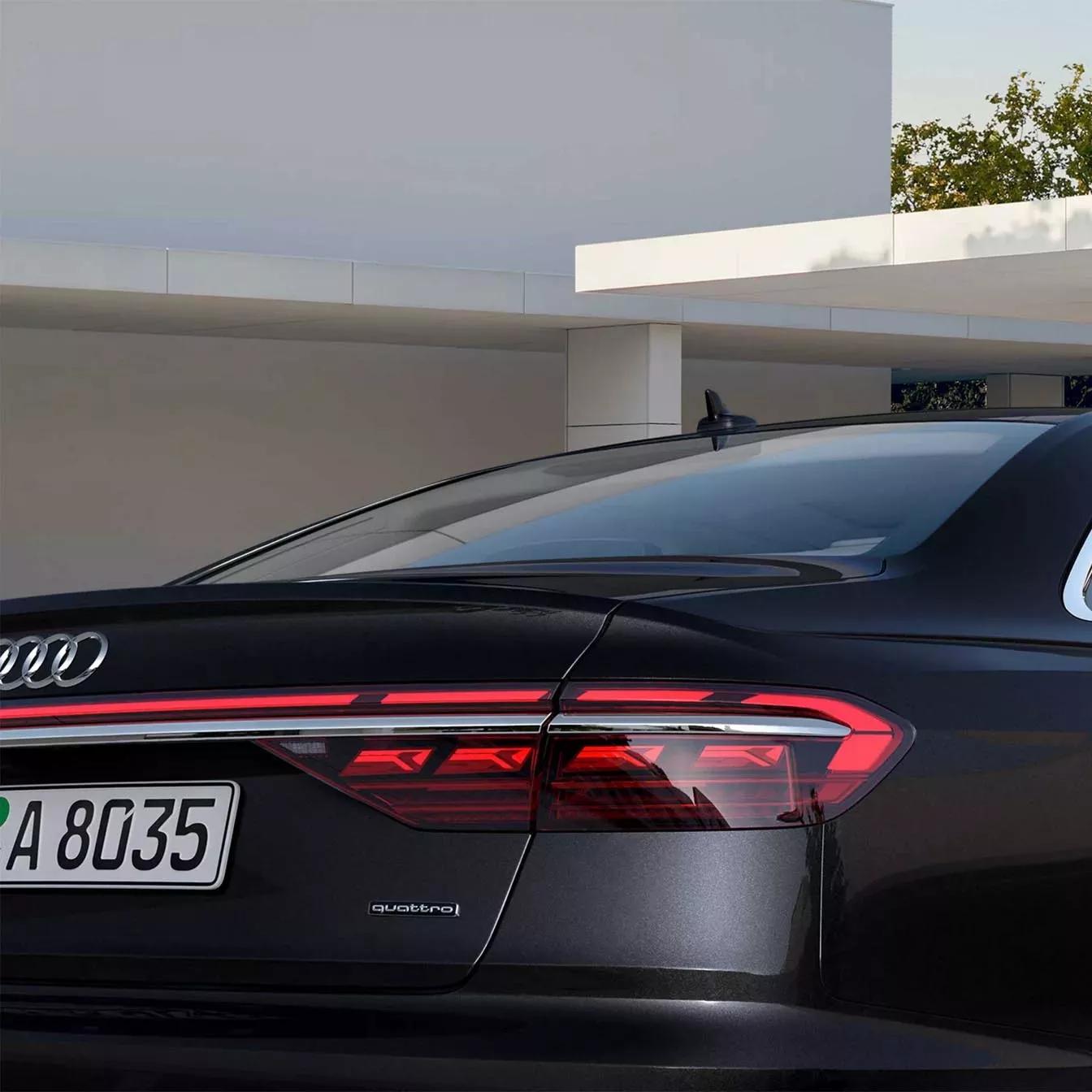 Audi A8 achterkant met achterlichten