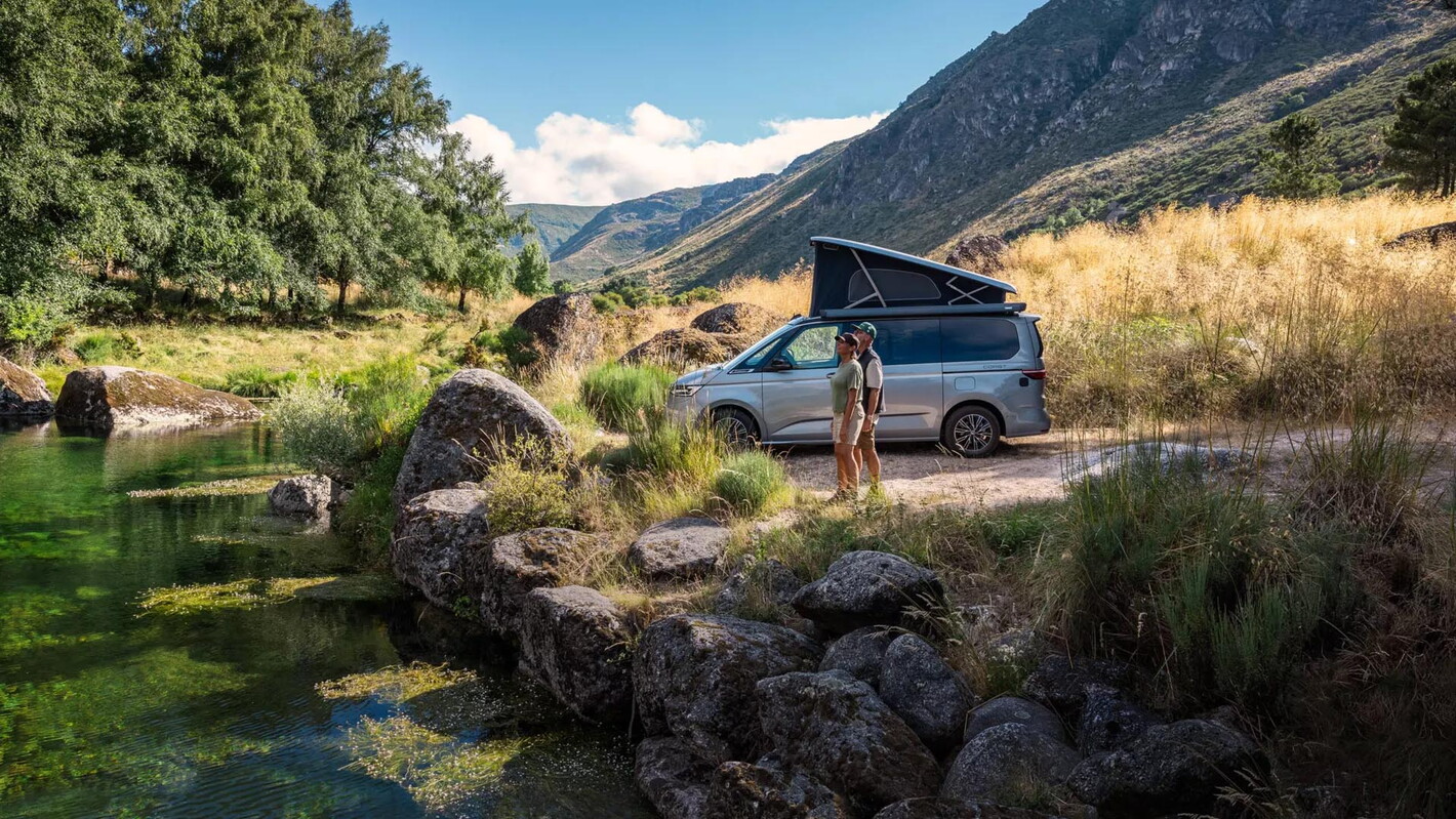 Verellen Geel volkswagen bedrijfsvoertuigen california in het bos