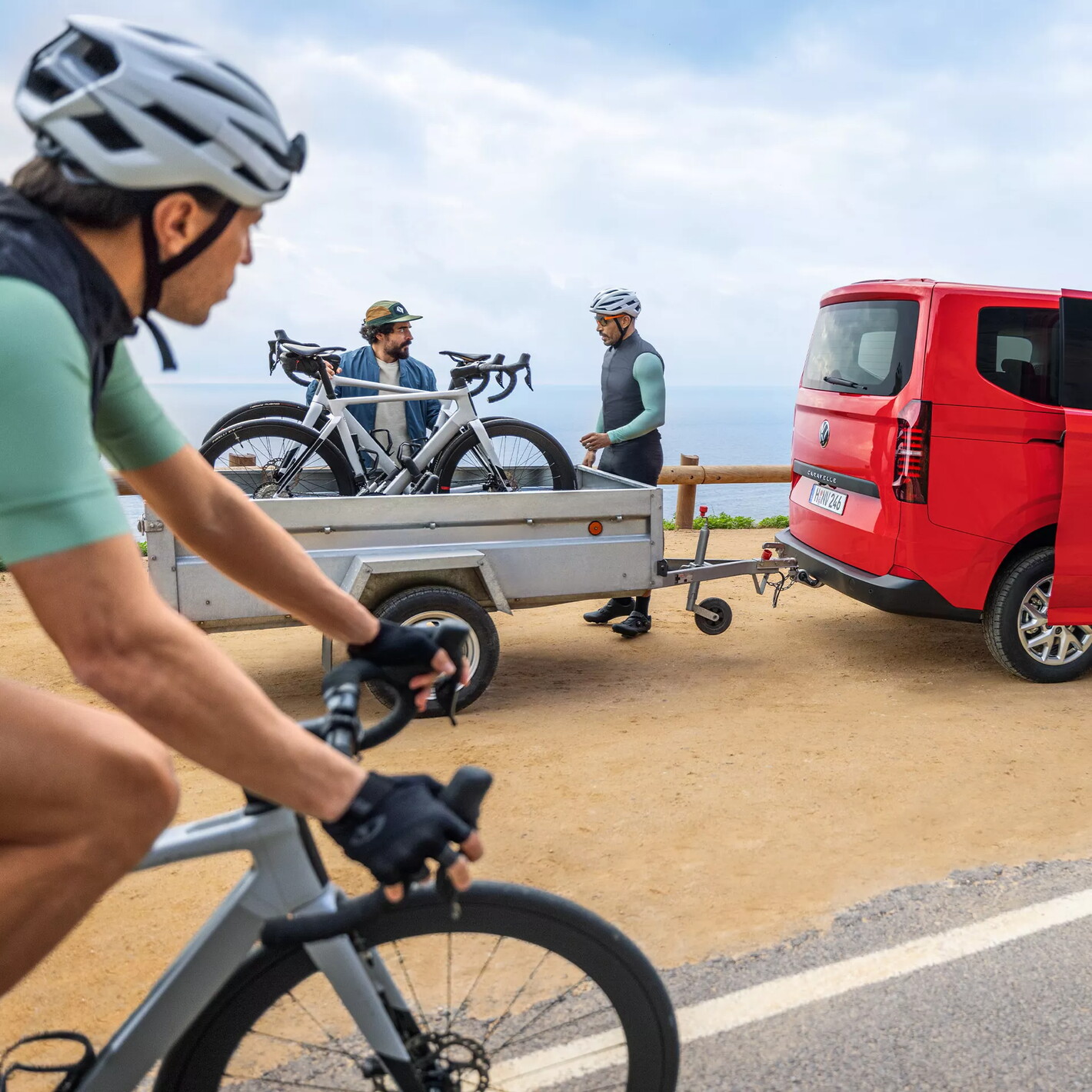 Volkswagen Caravelle met aanhang wagen