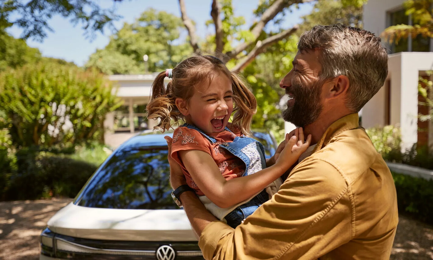 Vader met dochter voor Volkswagen ID.7