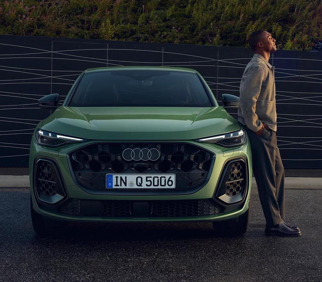 Audi Q5 Sportback groen exterieur met een brede grille en dynamische koplampen